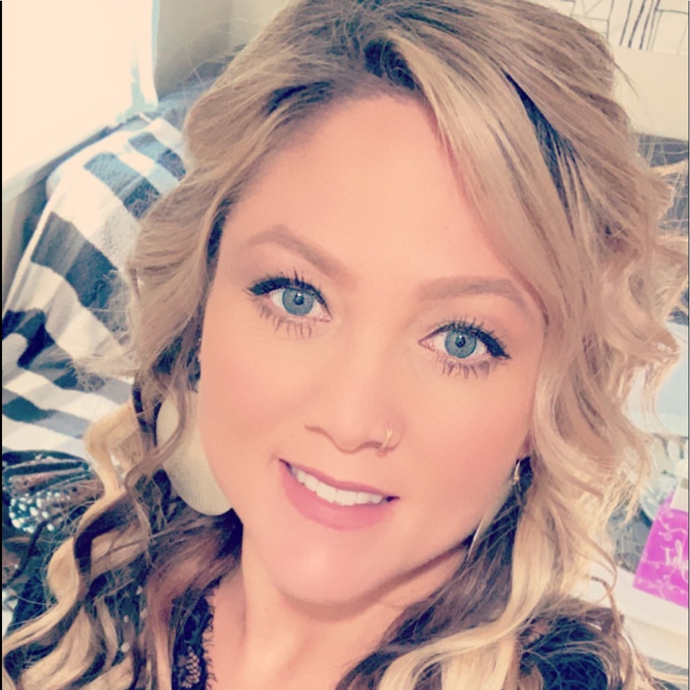 Meet your Posher, Stephanie